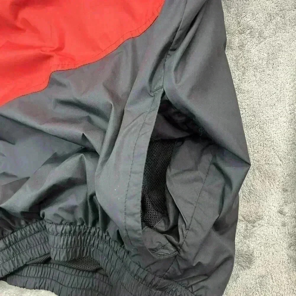 Nike SB Jacket Men S Black Red Shield Windbreaker Packable Hood 1/4 Zip Pullover - Picture 6 of 10